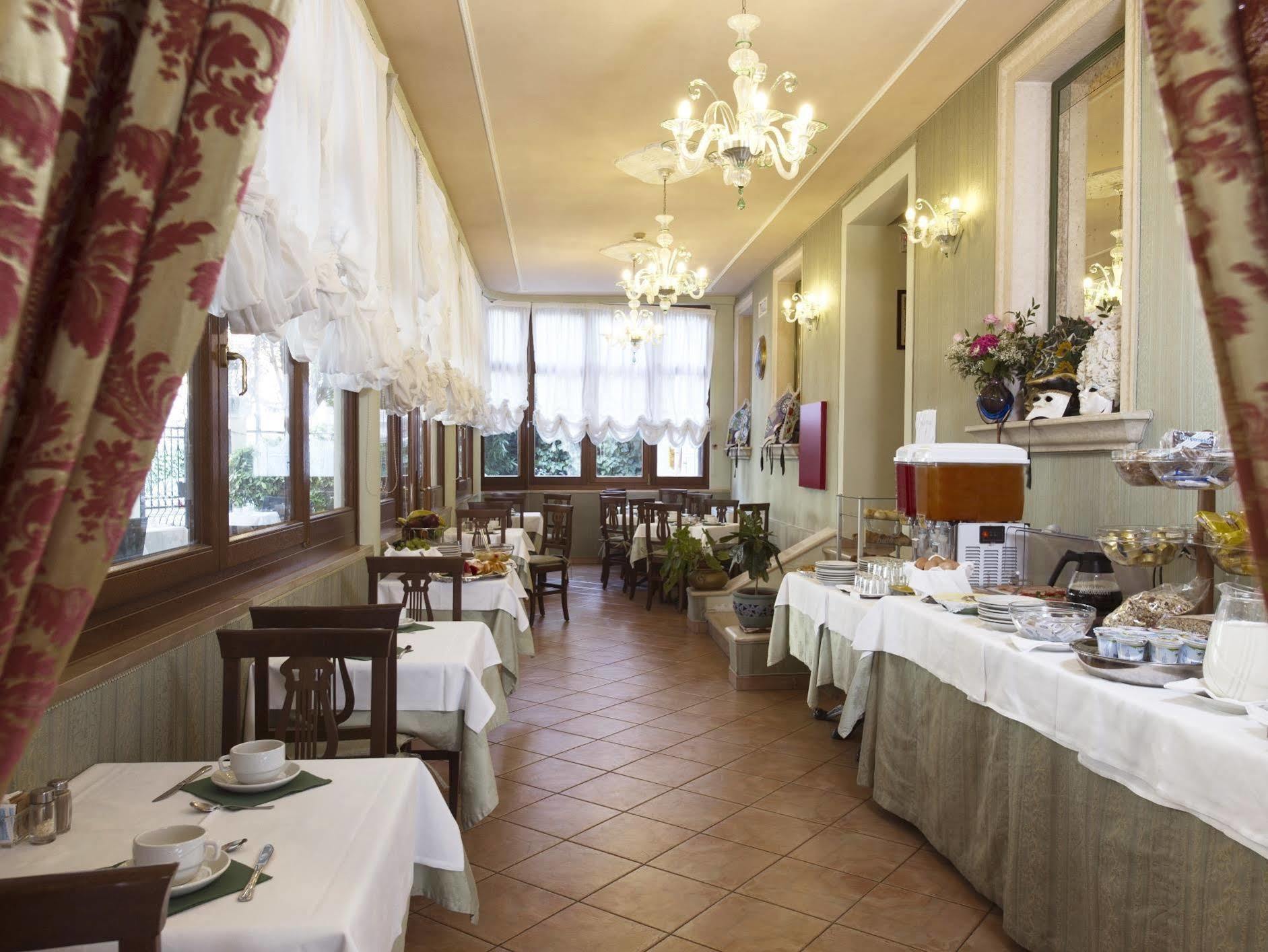 Hotel Villa Edera Венеция Лидо Екстериор снимка