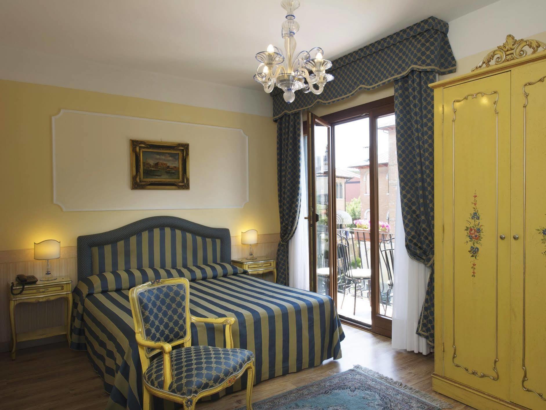 Hotel Villa Edera Венеция Лидо Екстериор снимка